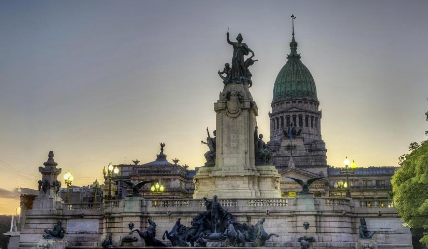 Escapadas culturales en auto: historia, arte y arquitectura para los que viajan con curiosidad