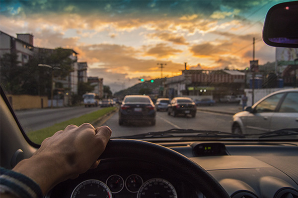 Renta un auto en nuestra sucursal Localiza Walmart Interlomas, el punto de partida ideal para recorrer la CDMX o el EDOMEX con total comodidad.