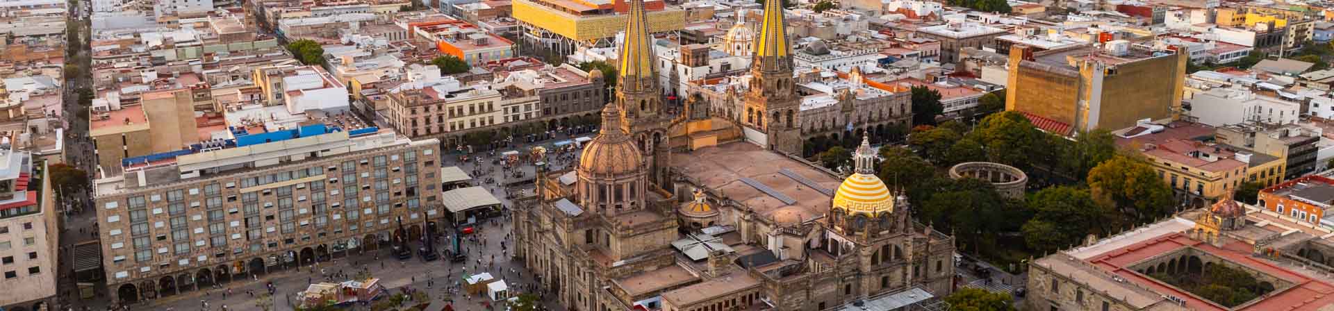 Rutas en Auto por Guadalajara: Guía Completa para Rentar Coche y Explorar Jalisco 2026